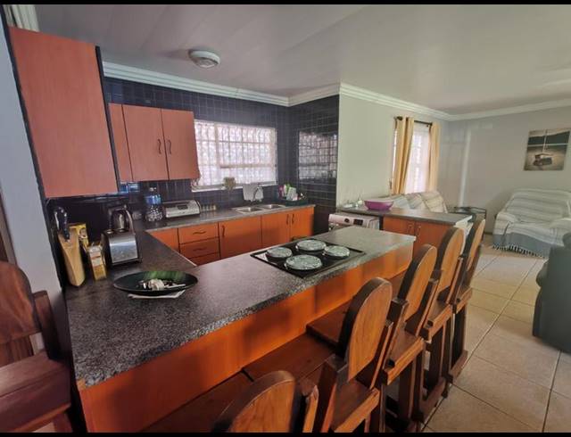 4 BEDROOM HOUSE FOR SALE IN MISTY BAY